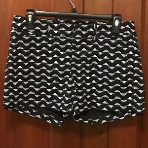 Old Navy Black & White Pixie Shorts Size 2 Regular